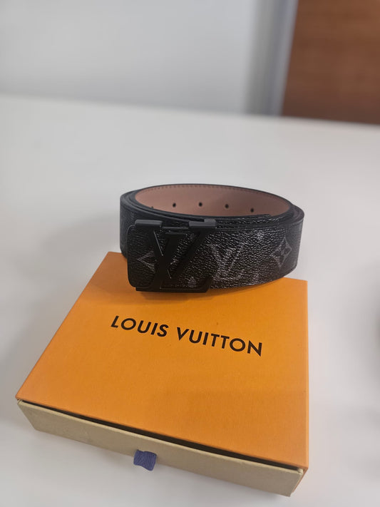 Louis Vuitton Black Belt V2